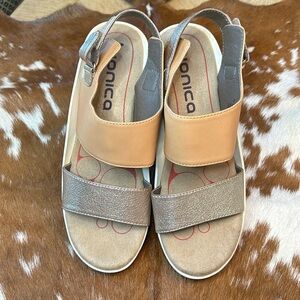 Bionica Yolanda Leather Sandal (8M)